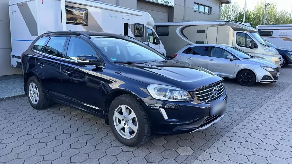 Second-hand Volvo XC60 220 CP (161 kW) 2016 Albastru SUV