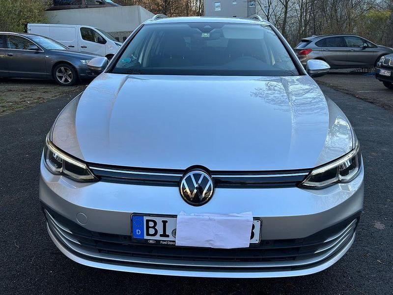 Silber Gebraucht 2023 VW Golf VIII Life Kombi | 20.500 € (Superpreis) - Bild 1/4