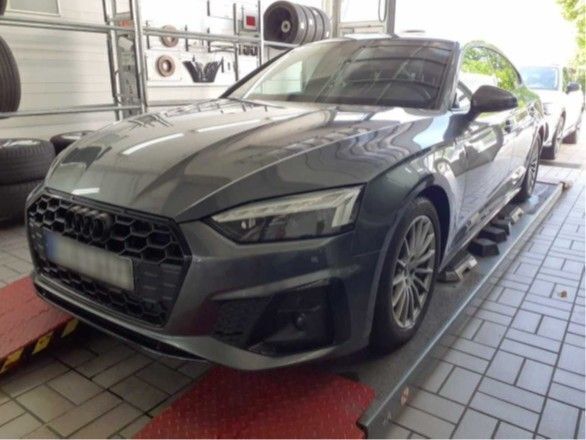 Grau Gebraucht 2022 Audi A5 Sportback S-Line Limousine | 35.960 € (Etwas zu teuer) - Bild 1/1
