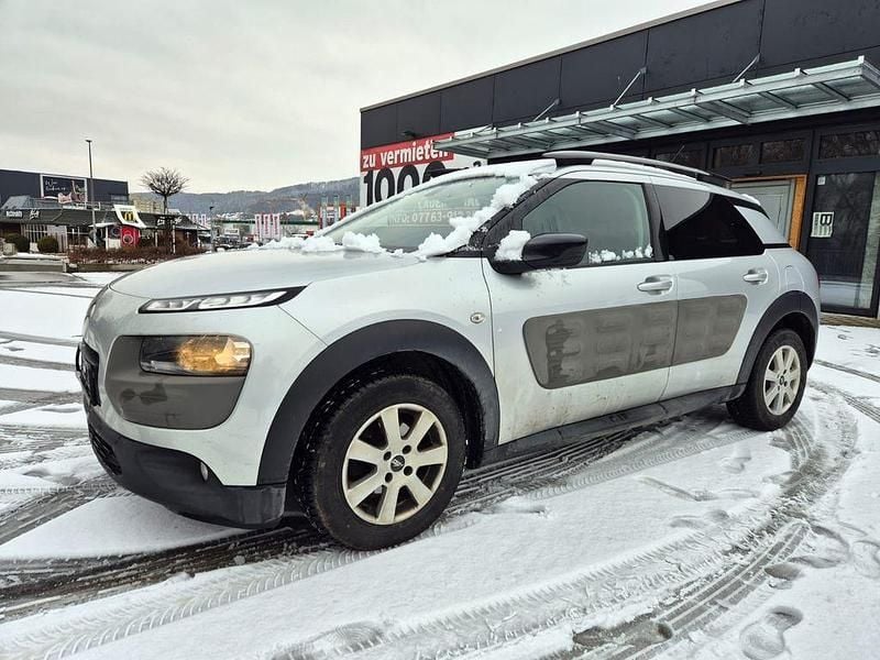 Grau Gebraucht 2015 Citroën C4 PureTech Limousine | 4.980 € (Guter Preis) - Bild 1/4