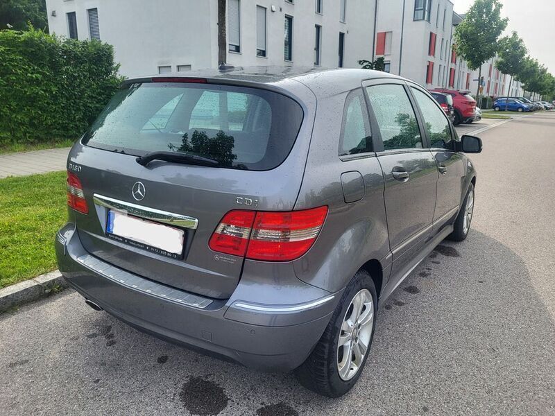 Gebraucht Mercedes B180 109 PS (80 kW) 2011 Grau Van / Kleinbus