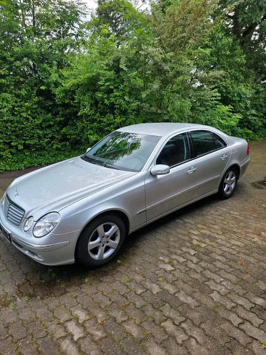 Gebraucht Mercedes E240 177 PS (130 kW) 2003 Silber Limousine