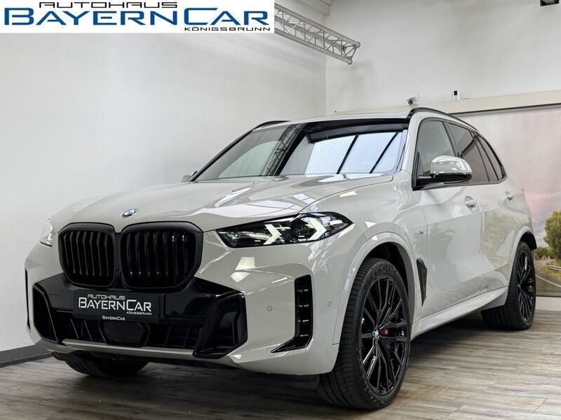 Sonderlackierung kreide Gebraucht 2025 BMW X5 M Sport SUV | 97.489 € (Fairer Preis) - Bild 1/4