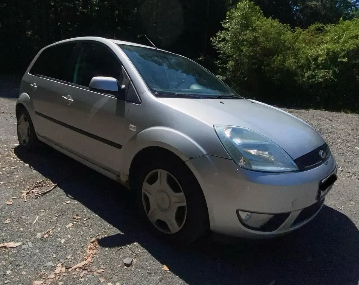 Gebraucht Ford Fiesta 80 PS (58 kW) 2005 Silber Kleinwagen