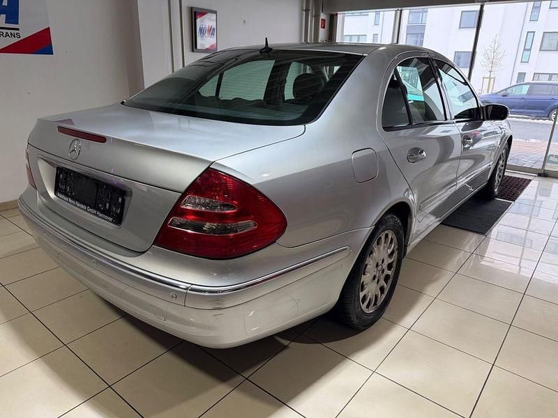 Gebraucht Mercedes E200 Elegance 163 PS (119 kW) 2005 Silber Limousine