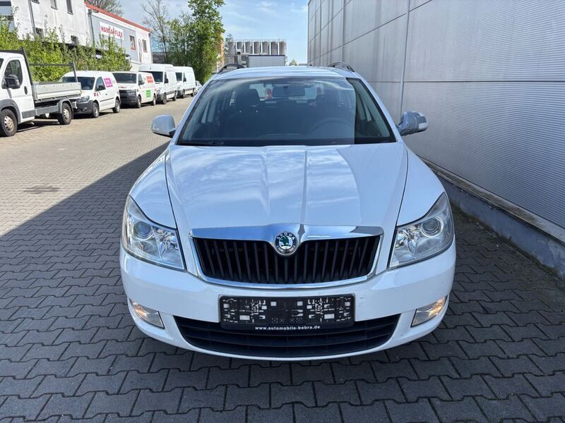 Weiß Gebraucht 2010 Skoda Octavia Classic Kombi | 5.299 € (Fairer Preis) - Bild 1/4
