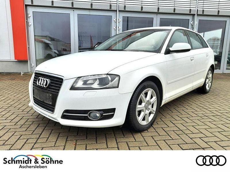 Weiß Gebraucht 2010 Audi A3 Ambiente Limousine | 7.420 € (Fairer Preis) - Bild 1/4