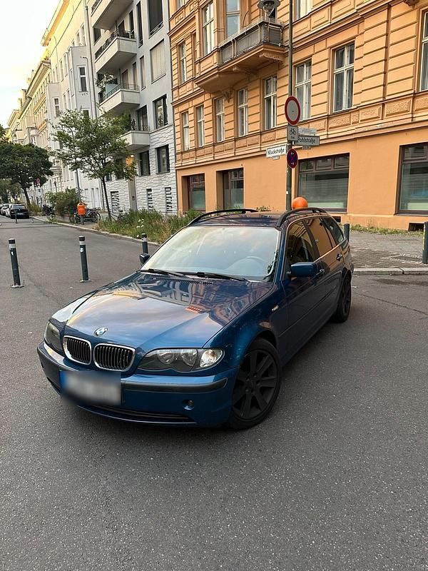 Blau Gebraucht 2001 BMW 320 Kombi | 1.000 € (Superpreis) - Bild 1/4