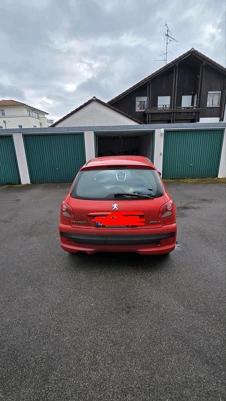 Gebraucht Peugeot 206+ 68 PS (50 kW) 2011 Rot Kleinwagen