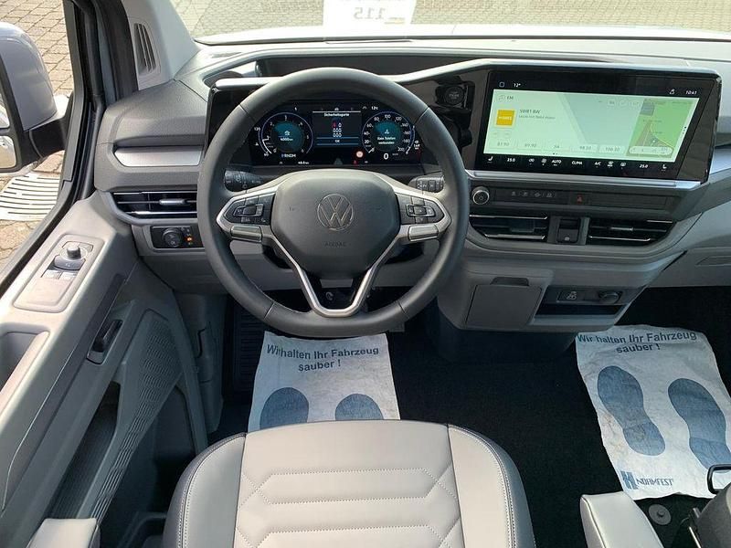 Neu VW Caravelle Style 150 PS (110 kW) 2026 Grau Van / Kleinbus