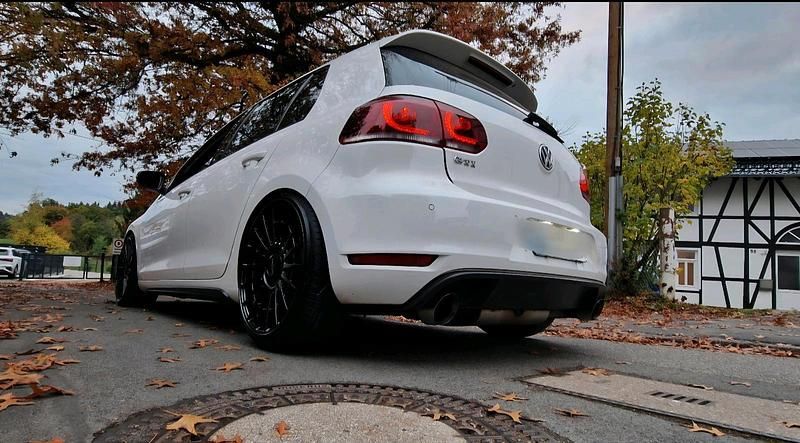 Weiß Gebraucht 2009 VW Golf GTI Limousine | 11.450 € - Bild 1/4