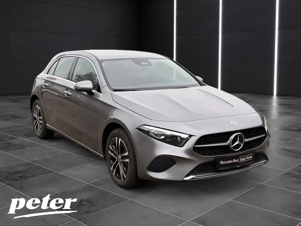 Gebraucht Mercedes A250 Progressive 163 PS (119 kW) 2025 Mountaingrau metallic Limousine