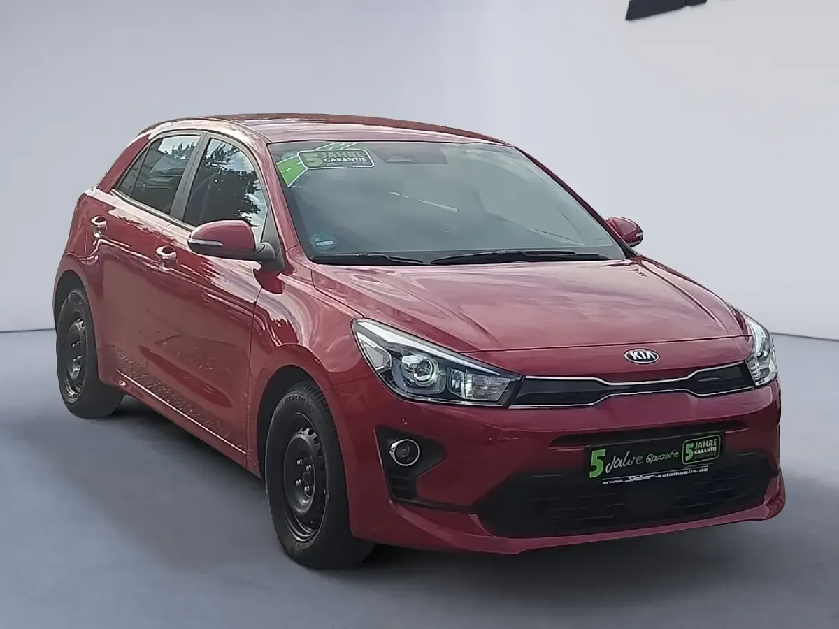Używany Kia Rio Vision 101 KM (74 kW) 2022 Czerwony Hatchback