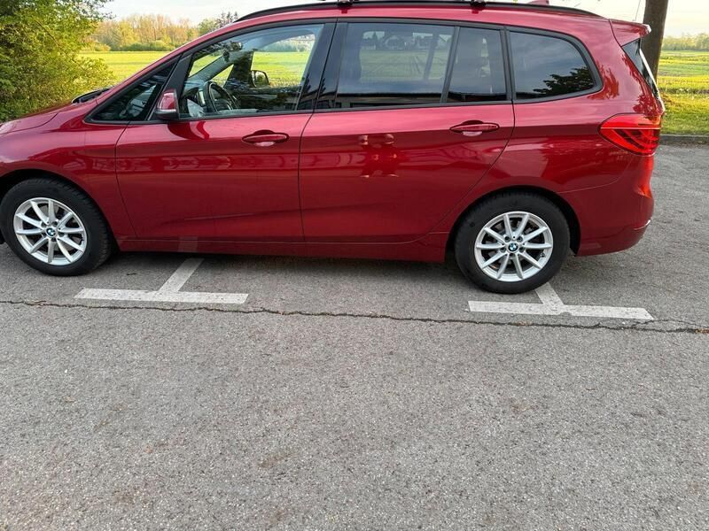 Rot Gebraucht 2016 BMW 218 Gran Tourer Van / Kleinbus | 17.200 € (Teuer) - Bild 1/4