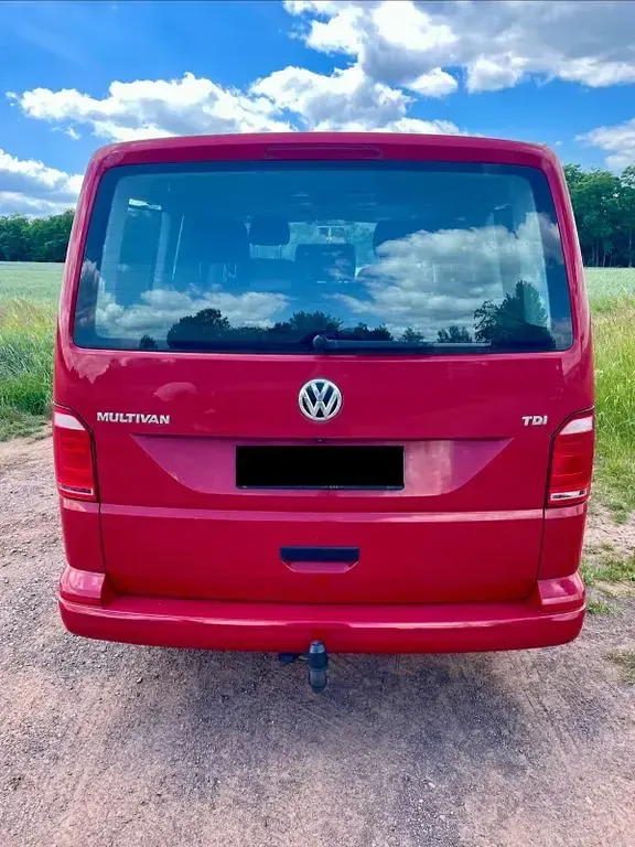 Gebraucht VW Multivan Trendline 84 PS (61 kW) 2018 Rot Van / Kleinbus