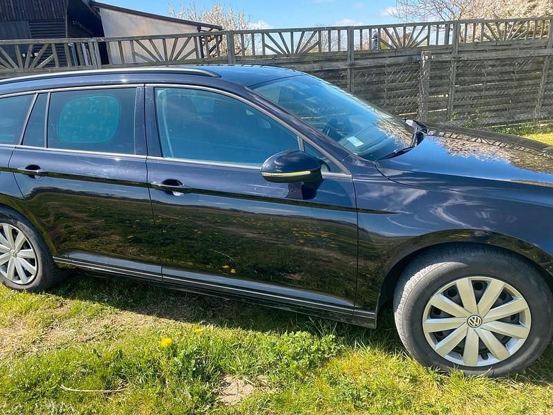 Gebraucht VW Passat 120 PS (88 kW) 2016 Schwarz Limousine
