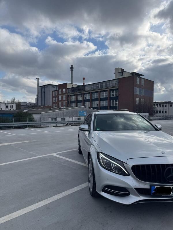 Grau Gebraucht 2014 Mercedes C220 Limousine | 14.400 € - Bild 1/4