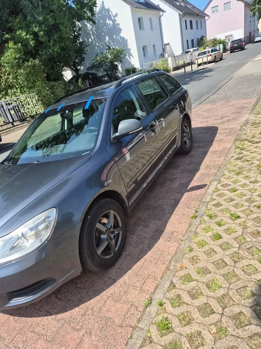 Gebraucht Skoda Octavia 69 PS (50 kW) 2010 Grau Kombi