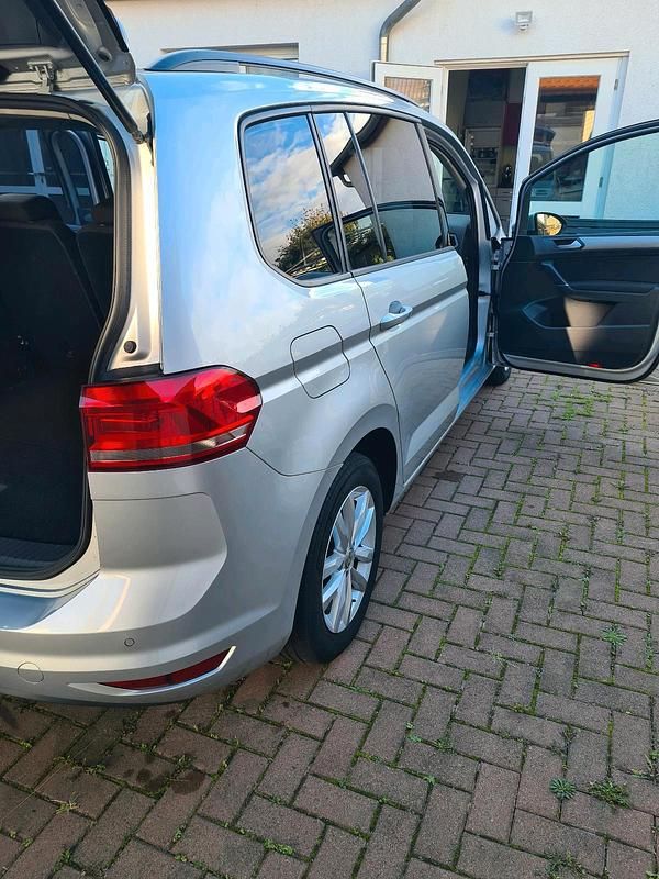 Gebraucht VW Touran 150 PS (110 kW) 2016 Silber Van / Kleinbus