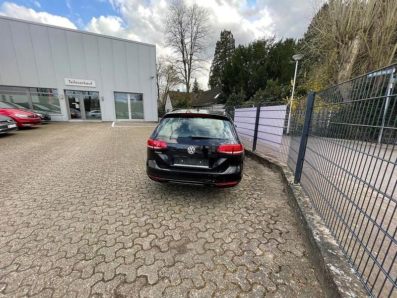 Gebraucht VW Passat Comfortline 150 PS (110 kW) 2018 Schwarz Kombi