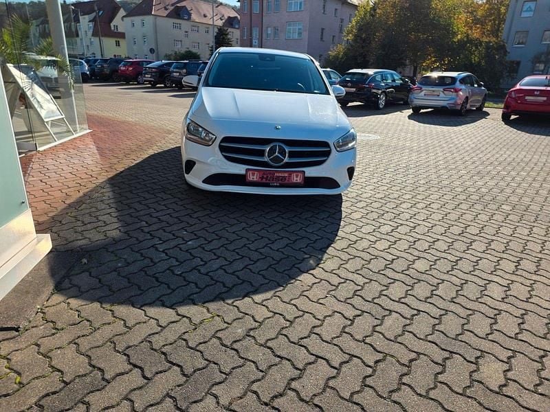 Gebraucht Mercedes B180 136 PS (100 kW) 2020 Weiß Kleinwagen