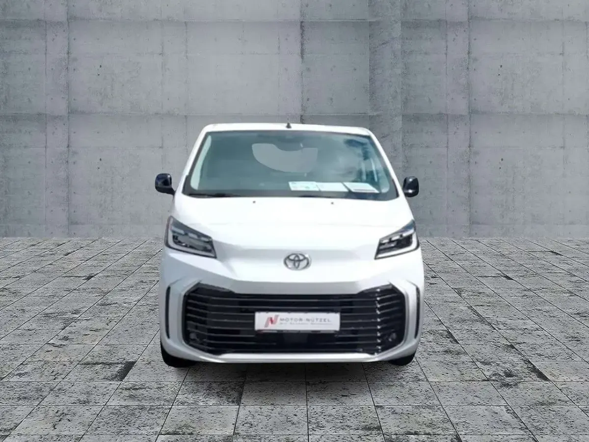 Neu Toyota Proace Verso Team 100 kW (136 PS) 2025 Icy white Kombi