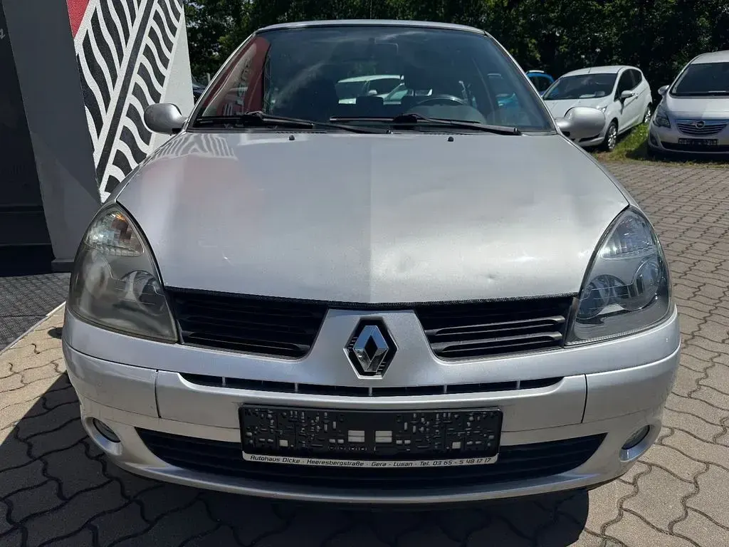 Gebraucht Renault Clio II 98 PS (72 kW) 2005 Silber Limousine