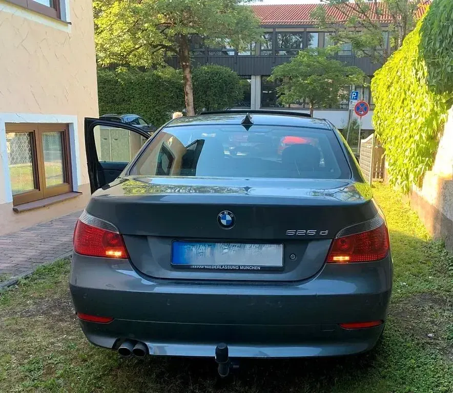 Gebraucht BMW 525 177 PS (130 kW) 2004 Grau Limousine