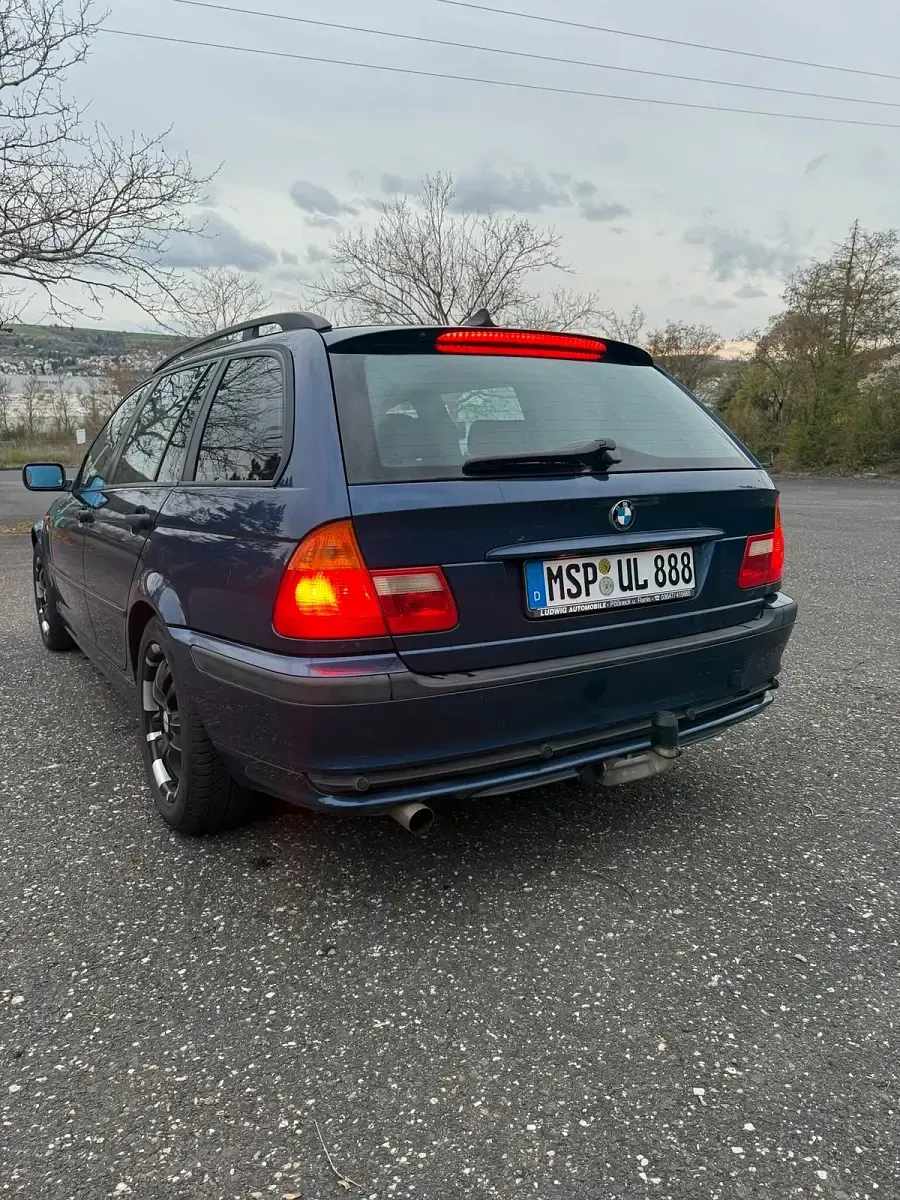 Gebraucht BMW 318 Basis 143 PS (105 kW) 2005 Blau Kombi