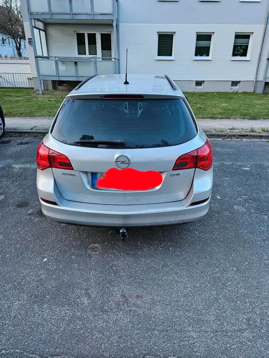 Gebraucht Opel Astra 125 PS (91 kW) 2011 Silber Kombi