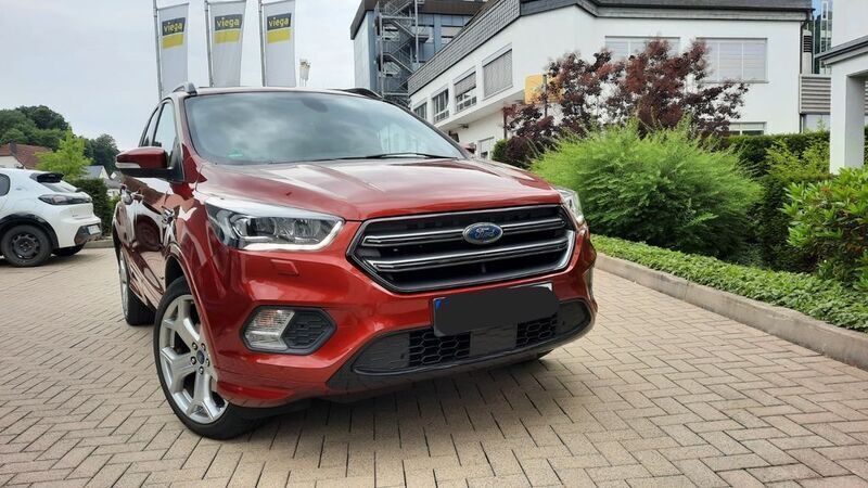 Rot Gebraucht 2018 Ford Kuga ST-Line SUV | 14.500 € (Guter Preis) - Bild 1/4