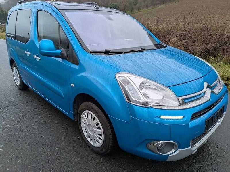 Blau Gebraucht 2014 Citroën Berlingo Van / Kleinbus | 8.250 € (Teuer) - Bild 1/4