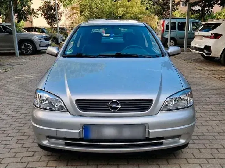Gebraucht Opel Astra Edition 101 PS (74 kW) 1999 Silber Coupé