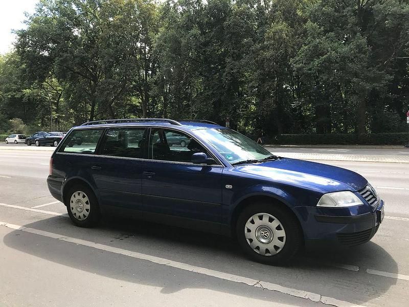 Blau Gebraucht 2001 VW Passat Trendline Kombi | 950 € (Fairer Preis) - Bild 1/4