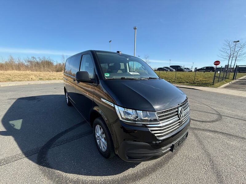 Schwarz Gebraucht 2022 VW T6.1 Family Van | 36.890 € (Fairer Preis) - Bild 1/4