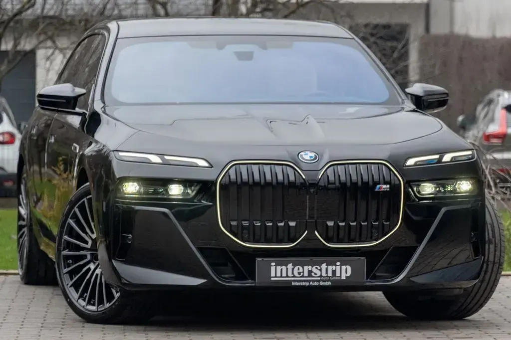 Gebraucht BMW M760e Executive 571 PS (419 kW) 2025 Schwarz Limousine