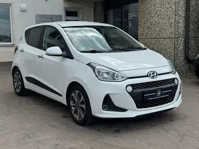 Gebraucht Hyundai i10 Style 87 PS (63 kW) 2017 Weiß Kleinwagen