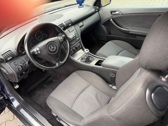 Gebraucht Mercedes C180 143 PS (105 kW) 2006 Blau Coupé