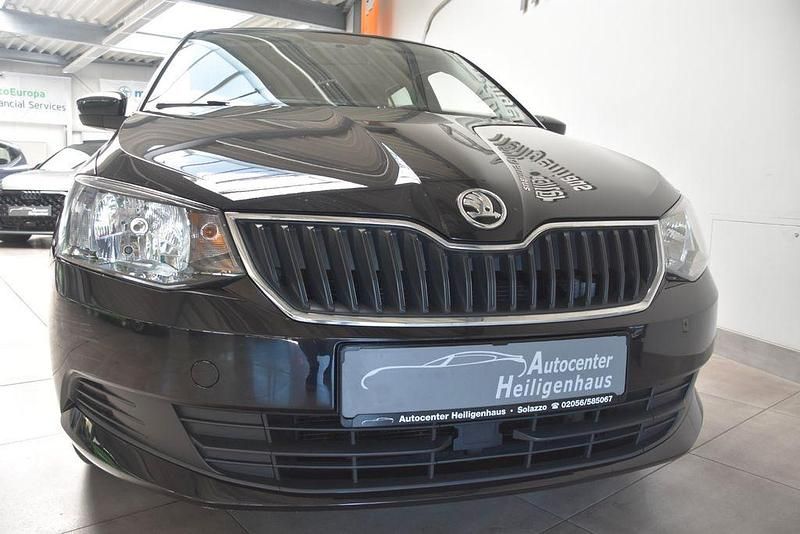 Schwarz Gebraucht 2017 Skoda Fabia Ambition Limousine | 7.980 € (Guter Preis) - Bild 1/4