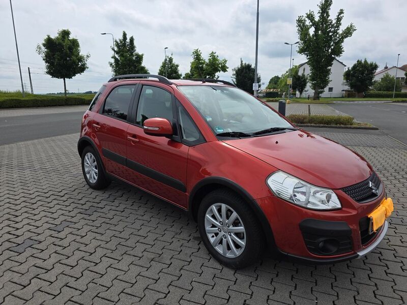 Orange Gebraucht 2013 Suzuki SX4 Style Limousine | 9.900 € (Etwas zu teuer) - Bild 1/4