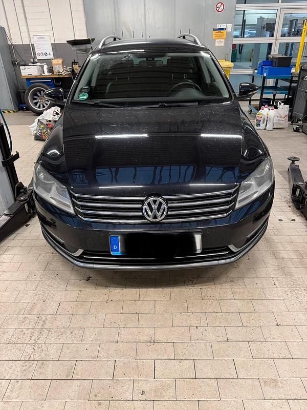 Schwarz Gebraucht 2013 VW Passat Highline Kombi | 10.000 € (Fairer Preis) - Bild 1/4