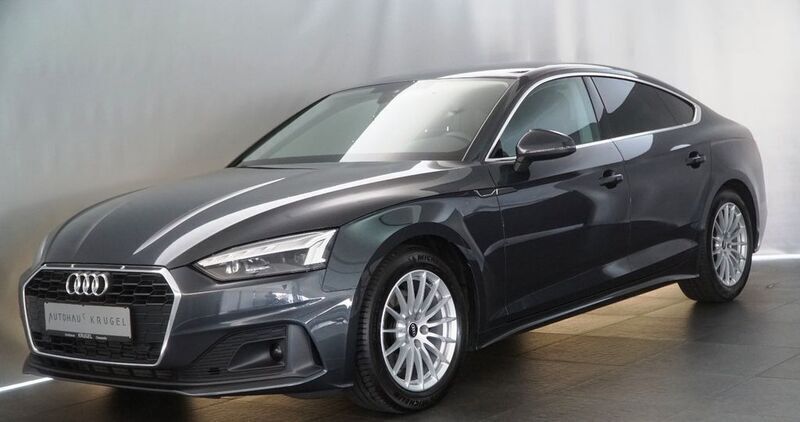 Grau Gebraucht 2021 Audi A5 Sportback Sport Limousine | 26.990 € (Superpreis) - Bild 1/4