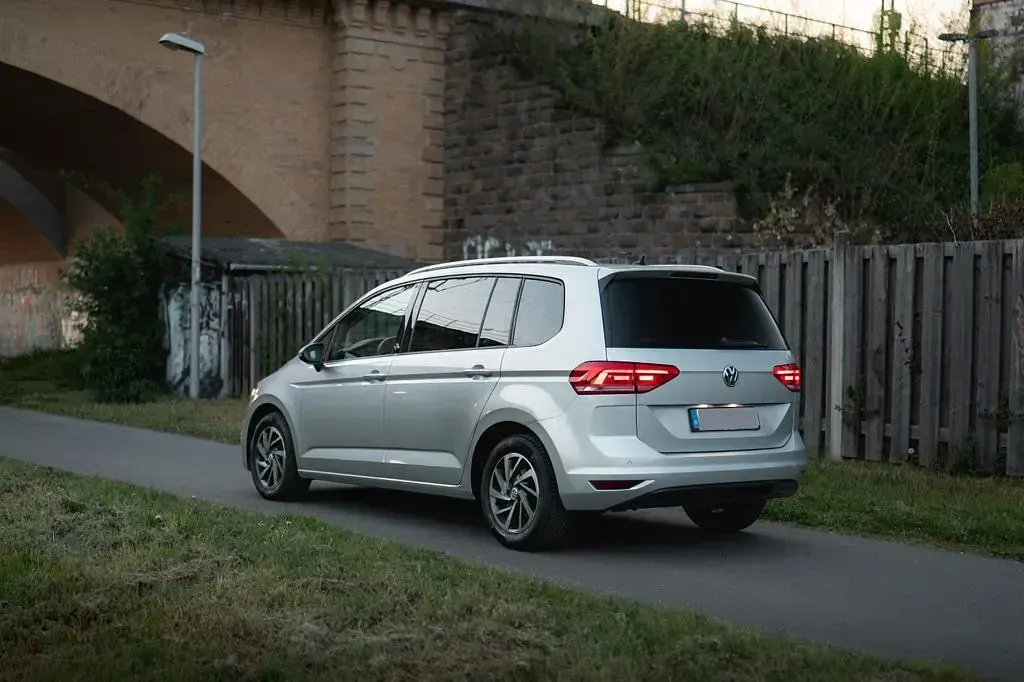 Gebraucht VW Touran 116 PS (85 kW) 2017 Silber Van / Kleinbus