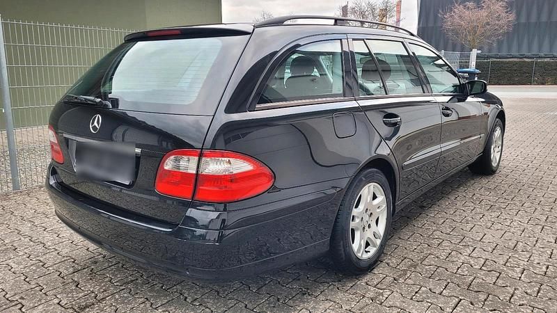 Gebraucht Mercedes E200 Classic 163 PS (119 kW) 2004 Schwarz Kombi