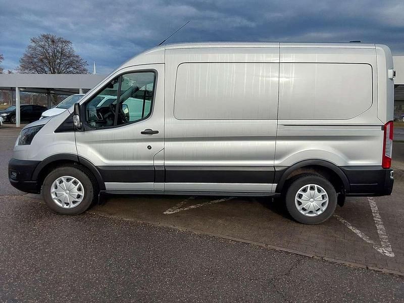Gebraucht Ford Transit Trend 131 PS (96 kW) 2023 Polarsilber metallic Van / Kleinbus