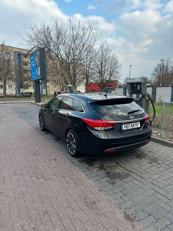Gebraucht Hyundai i40 136 PS (100 kW) 2013 Schwarz Kombi
