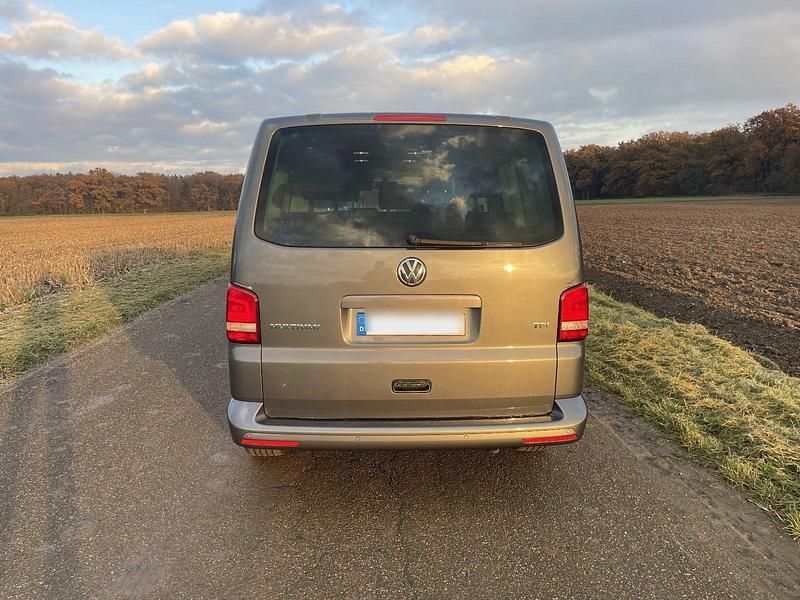 Usado VW Multivan Match 179 HP (131 kW) 2012 Cinzento Monovolume