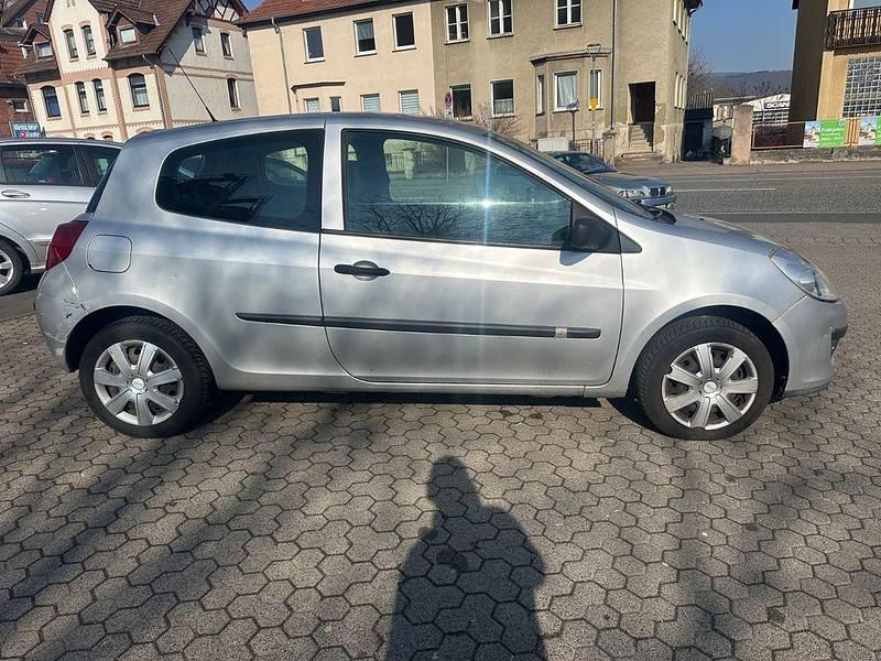 Gebraucht Renault Clio III Authentique 75 PS (55 kW) 2006 Grau Kleinwagen