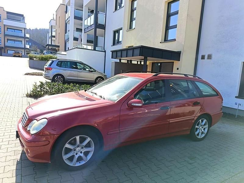 Gebraucht Mercedes C180 143 PS (105 kW) 2005 Feueropal  unilack Kombi