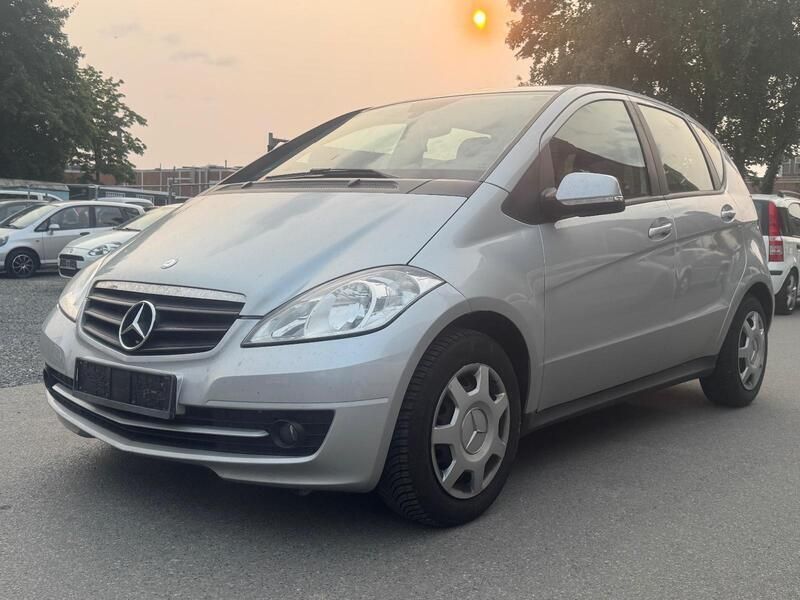 Silber Gebraucht 2009 Mercedes A180 Limousine | 1.100 € (Superpreis) - Bild 1/4